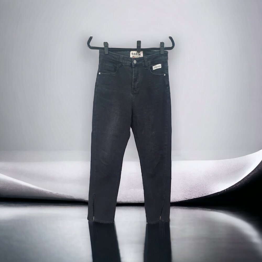 Darimi Jeans Womens Size L  jeans have a straight-leg cut with stylish slits